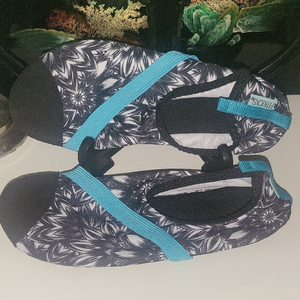 Stylish Black and Blue Athletic Shoes for Women